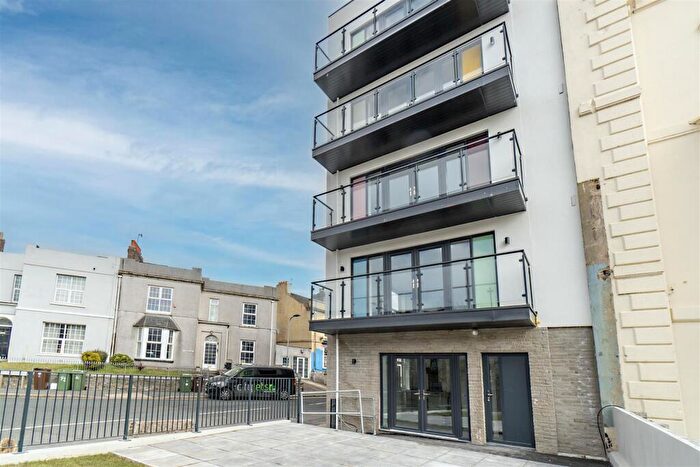 2 Bedroom Apartment To Rent In Greenbank Terrace, Greenbank, Plymouth, PL4