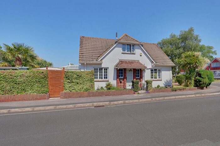 3 Bedroom Detached House For Sale In Nicholson Way, Havant, PO9