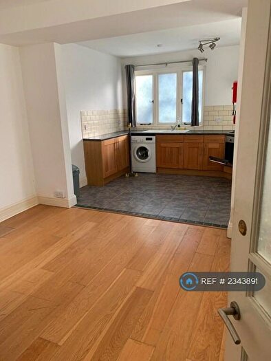 Studio To Rent In York Avenue, Hove, BN3