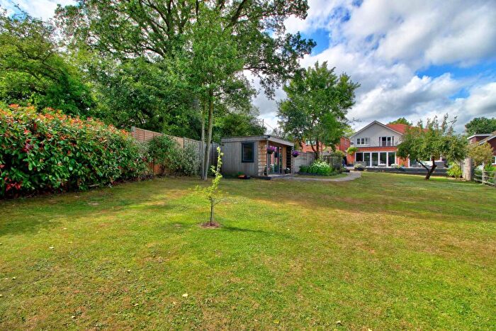 5 Bedroom Detached House For Sale In Barkham Road, Wokingham, RG41