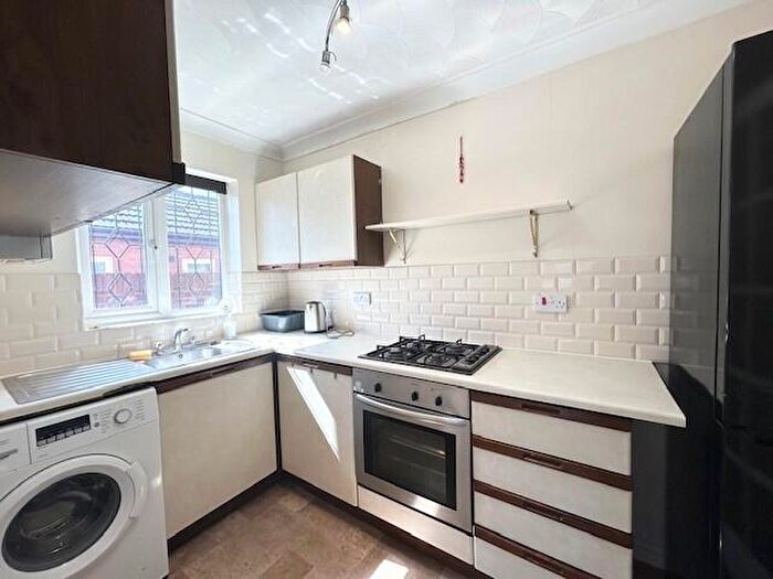 1 Bedroom House To Rent In Lake Avenue, Rainham, RM13