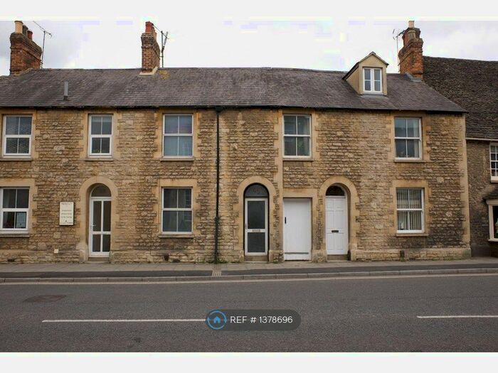 2 Bedroom Terraced House To Rent In High Street, Witney, OX28