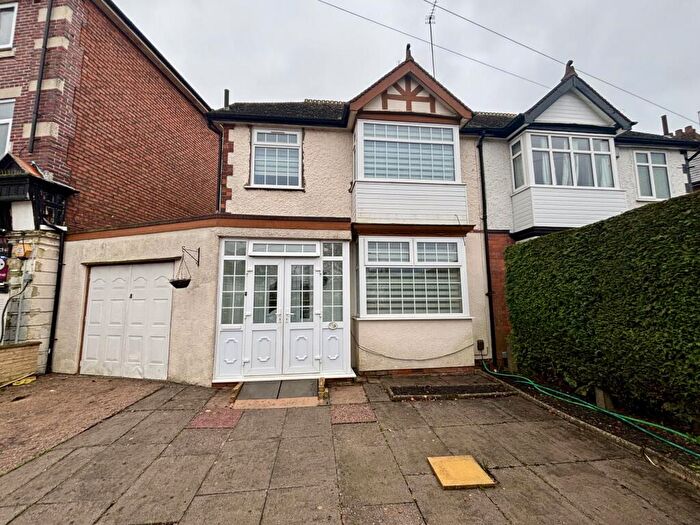 3 Bedroom Semi-Detached House To Rent In Woodthorpe Road, Birmingham, B14