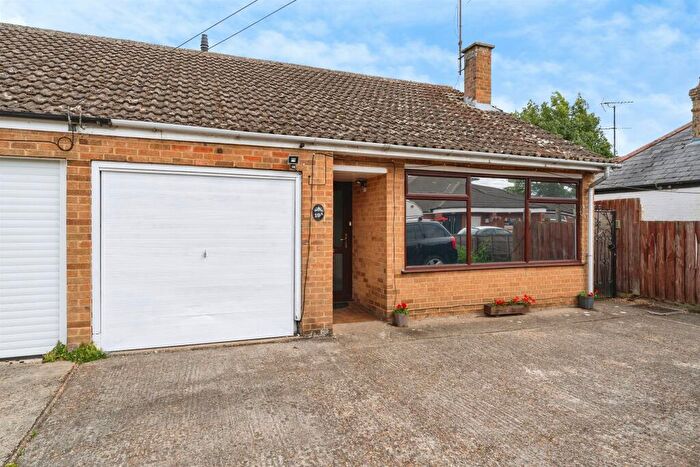 3 Bedroom Semi-Detached Bungalow For Sale In Robingoodfellows Lane, March, PE15