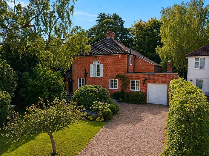 4 Bedroom Detached House For Sale In Woodlands Close, Ascot, SL5