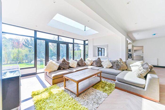 4 Bedroom Bungalow To Rent In Webb Estate, Purley, CR8