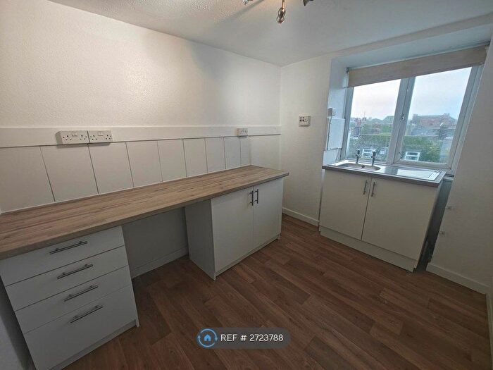 2 Bedroom Flat To Rent In East Street, Weymouth, DT4