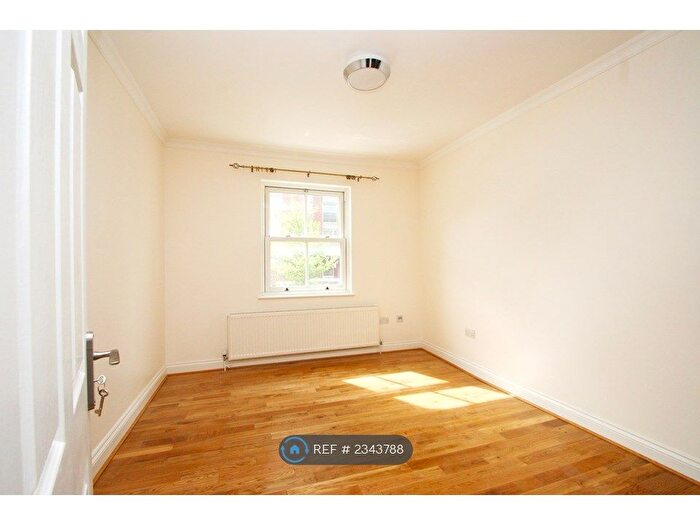 1 Bedroom Flat To Rent In Mill Hill Road, London, W3