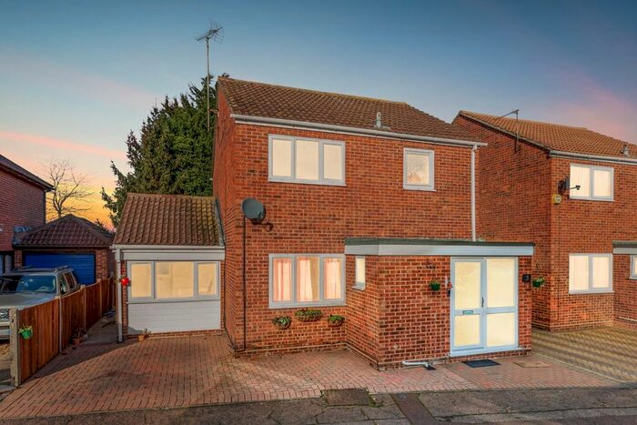 4 Bedroom Detached House To Rent In Lufkin Road, Colchester CO4