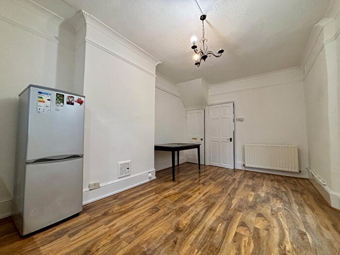 4 Bedroom House To Rent In Ivydale Road, London, SE15