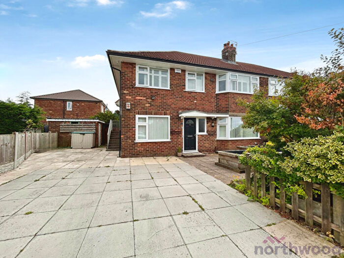 2 Bedroom Flat For Sale In Ennerdale Avenue, Bolton, BL2