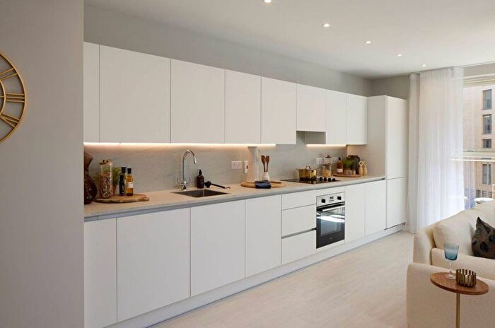 3 Bedroom Flat For Sale In Hendon Waterside, Hendon, NW9