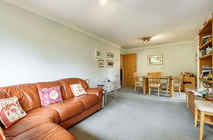3 Bedroom Flat To Rent In North Bank, London, NW8