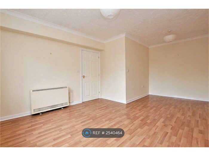 2 Bedroom Flat To Rent In Century Court, Woking, GU21