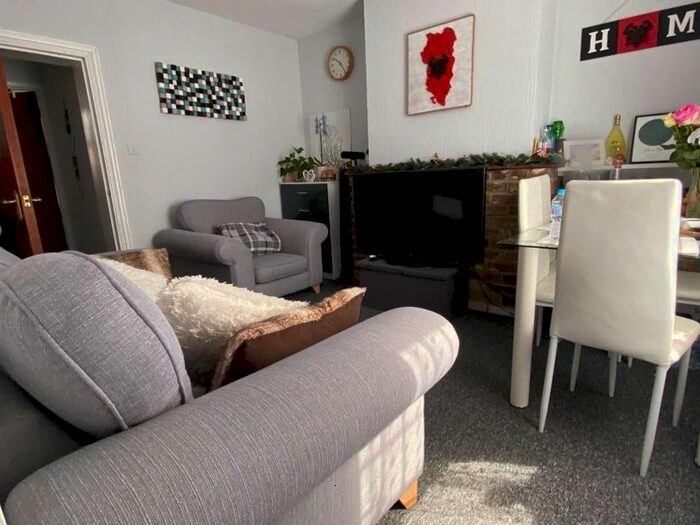 1 Bedroom Flat To Rent In High Street, Leagrave, Luton, LU4