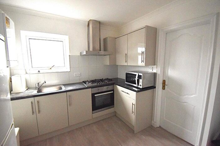 2 Bedroom Flat To Rent In A Cordwallis Road, SL6