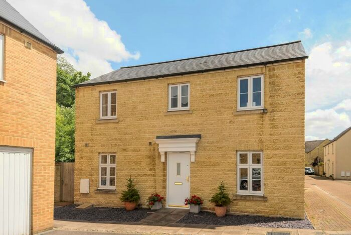 3 Bedroom Semi-Detached House To Rent In Witney, Oxfordshire, OX28