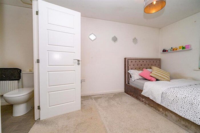 3 Bedroom Semi-Detached House For Sale In Woodwhite Way, Hemel Hempstead, HP2