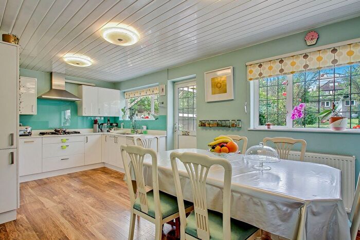 4 Bedroom Terraced House For Sale In Birchen Grove, Neasden, NW9