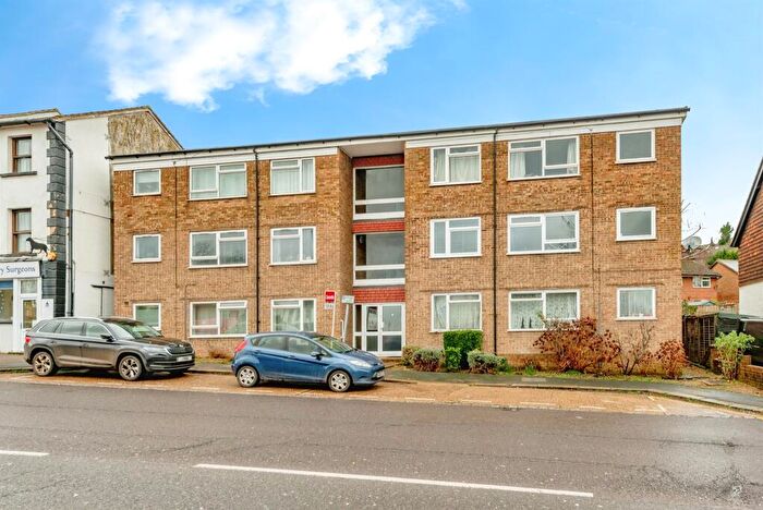 1 Bedroom Apartment For Sale In Brighton Road, Redhill, RH1