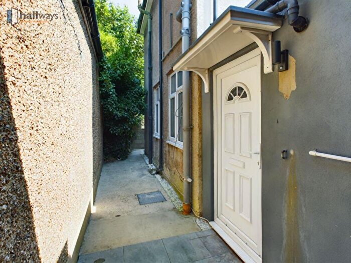 1 Bedroom Flat To Rent In The Parade, Old Lodge Lane, Purley, CR8