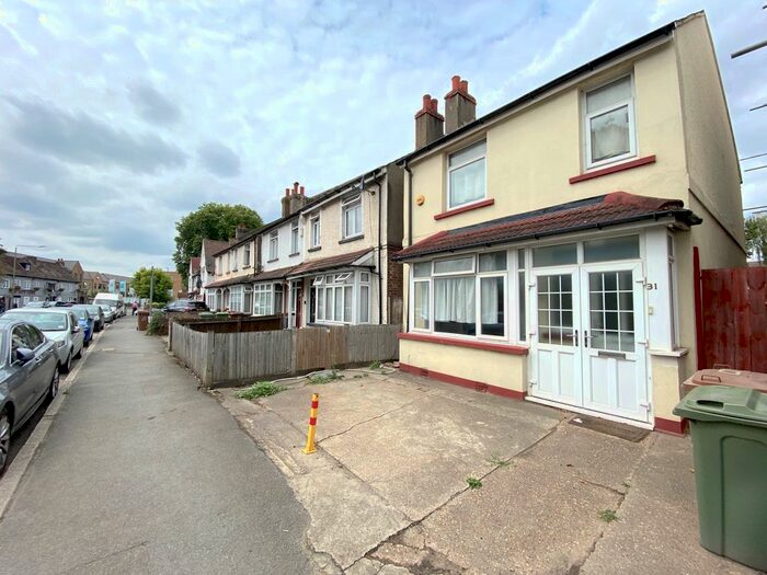 3 Bedroom Detached House To Rent In Hackbridge Road, Wallington, Sutton, SM6