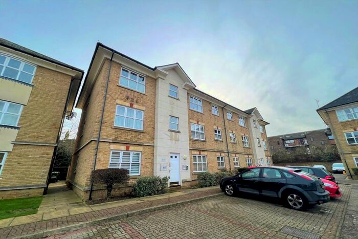2 Bedroom Flat To Rent In Stapleford Close, Chelmsford CM2