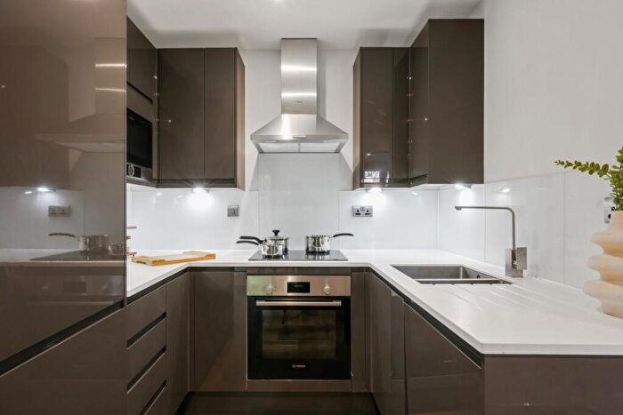 1 Bedroom Flat To Rent In Castle Park View, Castle Street, Bristol, BS2