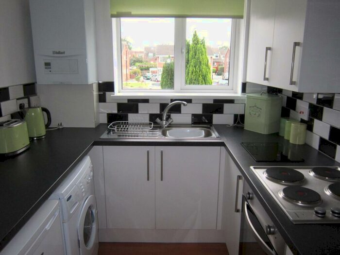 2 Bedroom Flat To Rent In Barnet Green, Dunscroft, Doncaster, DN7