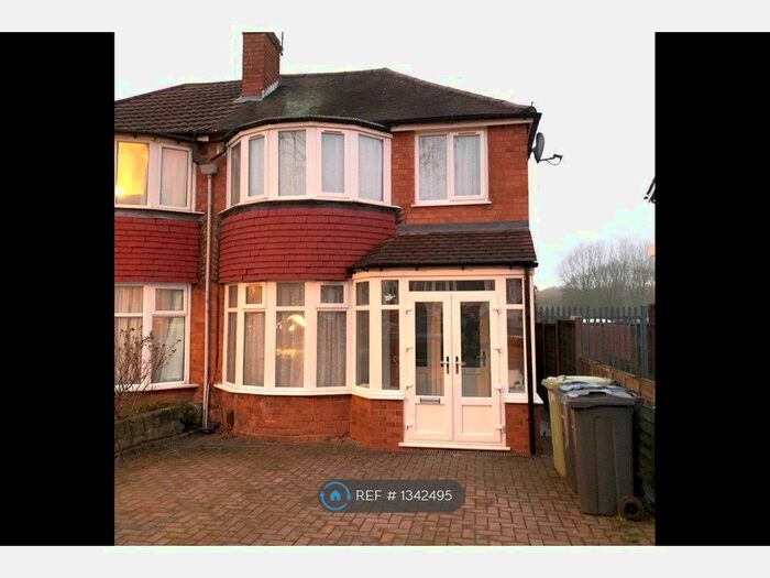 3 Bedroom Semi-Detached House To Rent In Turnberry Road, Birmingham, B42