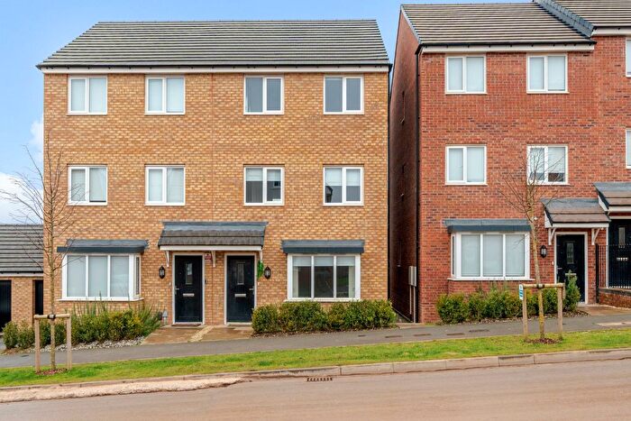 4 Bedroom Semi-Detached House To Rent In Harviston Avenue, Gedling, Nottingham, Nottinghamshire, NG4