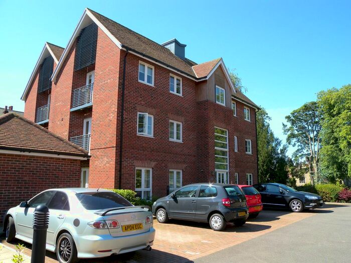 2 Bedroom Flat To Rent In Chantry Court, Felsted CM6