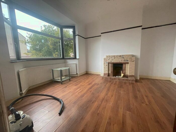 3 Bedroom Terraced House To Rent In Littlemoor Road, Ilford, IG1