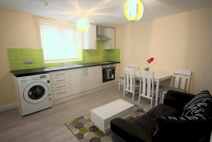 2 Bedroom Apartment To Rent In Harehills Lane, Leeds, West Yorkshire, LS8