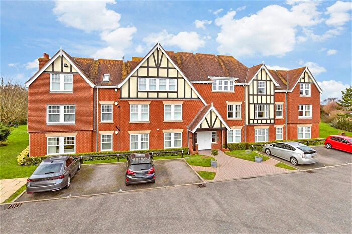 2 Bedroom Flat For Sale In Foreland Heights, Broadstairs, Kent, CT10