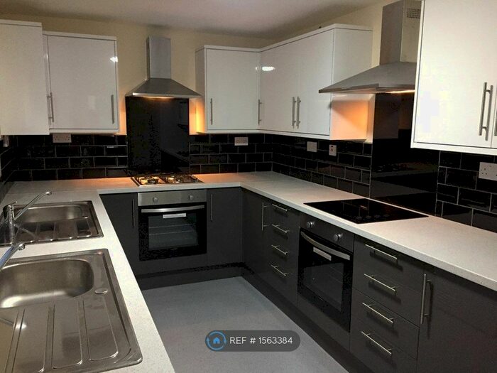 7 Bedroom Terraced House To Rent In Woodlands Road, Middlesbrough, TS1