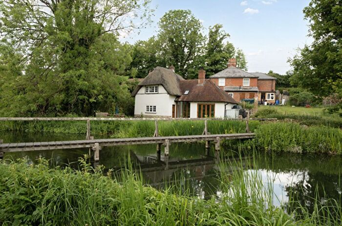 2 Bedroom Detached House For Sale In Longstock Road, Stockbridge, Hampshire, SO20