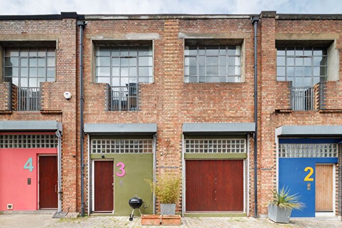 3 Bedroom Terraced House For Sale In Blenheim Gardens, London, SW2