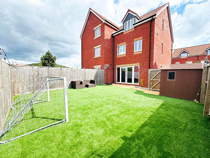 4 Bedroom Semi-Detached House For Sale In Field Farm Way, Stapleford, NG9