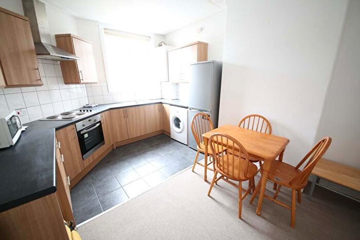 2 Bedroom Apartment To Rent In Methley Drive, Leeds, West Yorkshire, LS7