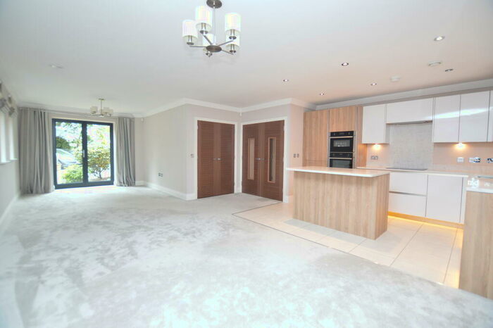 3 Bedroom Apartment To Rent In Ridgemount, Ranmoor, S10