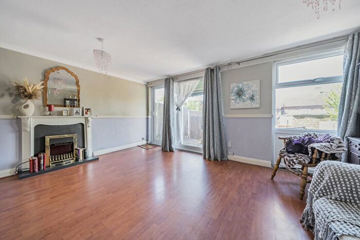 3 Bedroom End Of Terrace House For Sale In Flintmill Crescent, Blackheath, SE3