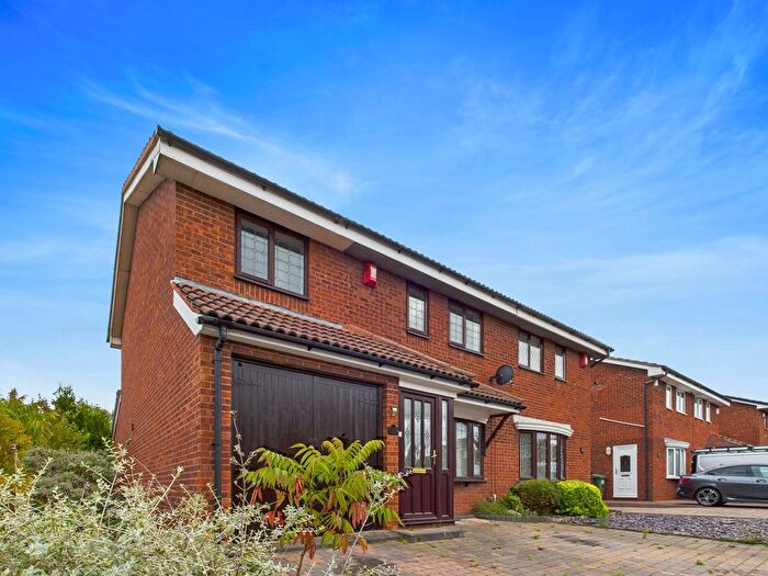 4 Bedroom Semi-detached House For Sale In Rischale Way, Walsall, Aldridge, WS4