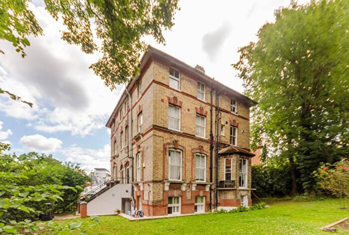 3 Bedroom Flat For Sale In Alexandra Drive, Crystal Palace, London, SE19