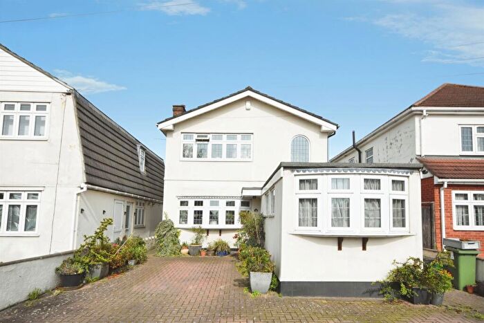 3 Bedroom Detached House For Sale In Crow Lane, Romford, RM7