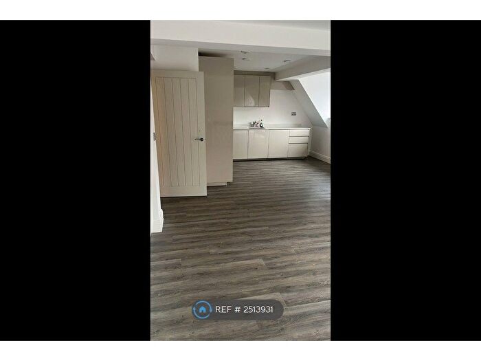 1 Bedroom Flat To Rent In High Street, Bushey, WD23