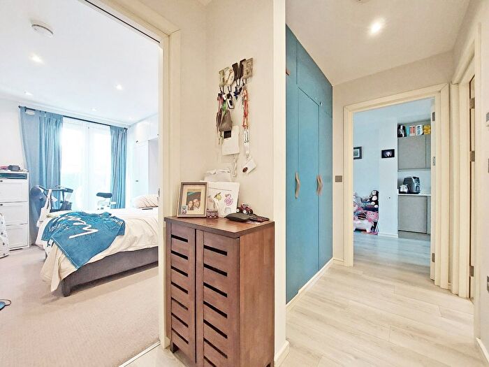 1 Bedroom Flat For Sale In Roxborough Avenue, Harrow, Greater London, HA1
