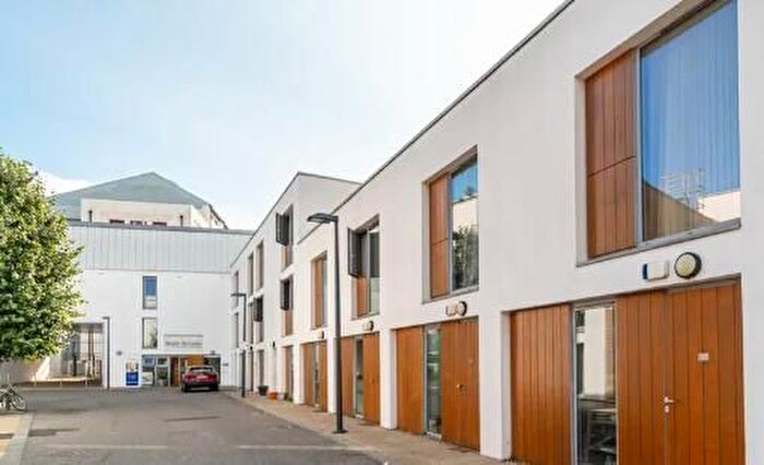 2 Bedroom Flat To Rent In Stadium Mews, Highbury, Islington, London, N5