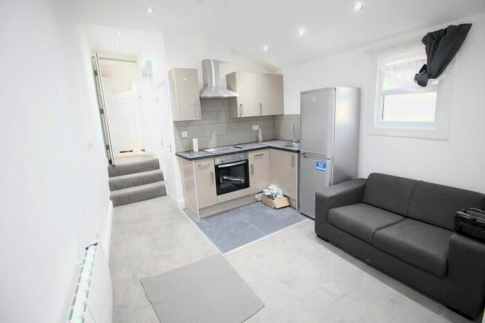 1 Bedroom Flat To Rent In Leabridge Road, Leyton, E10