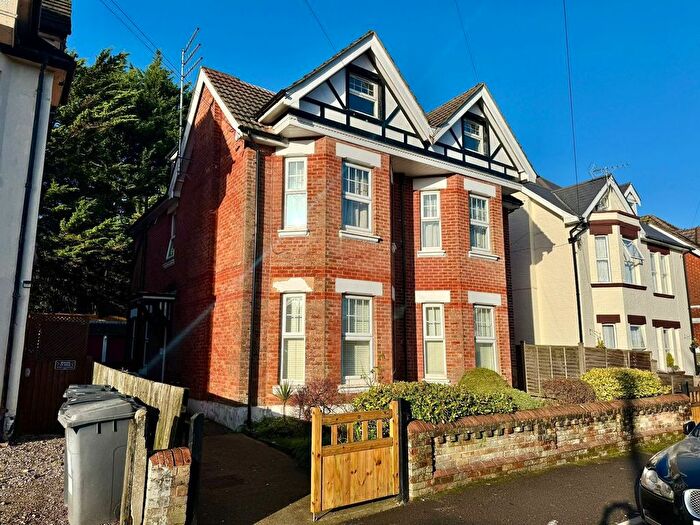 2 Bedroom Flat To Rent In Westbourne Park Road, Bournemouth, BH4